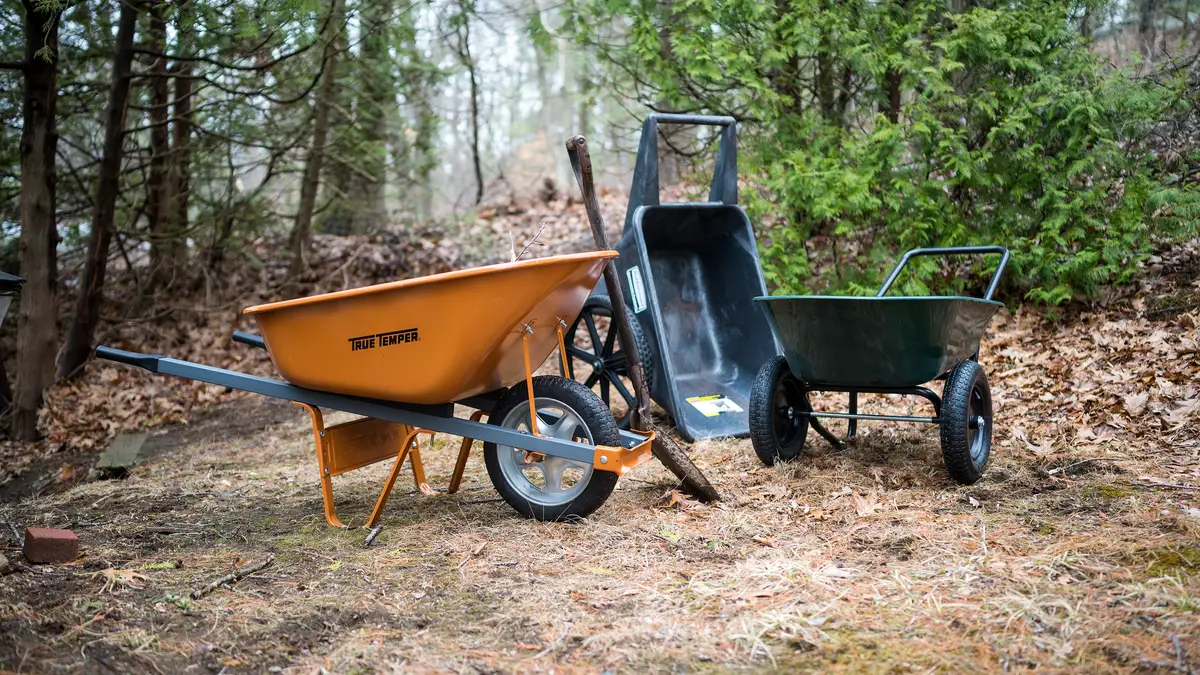 8 Best Wheelbarrows for Homestead Work in 2026