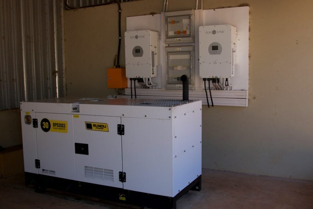 Solar Generator vs Gas Generator: Which Is Better for Off-Grid Living?