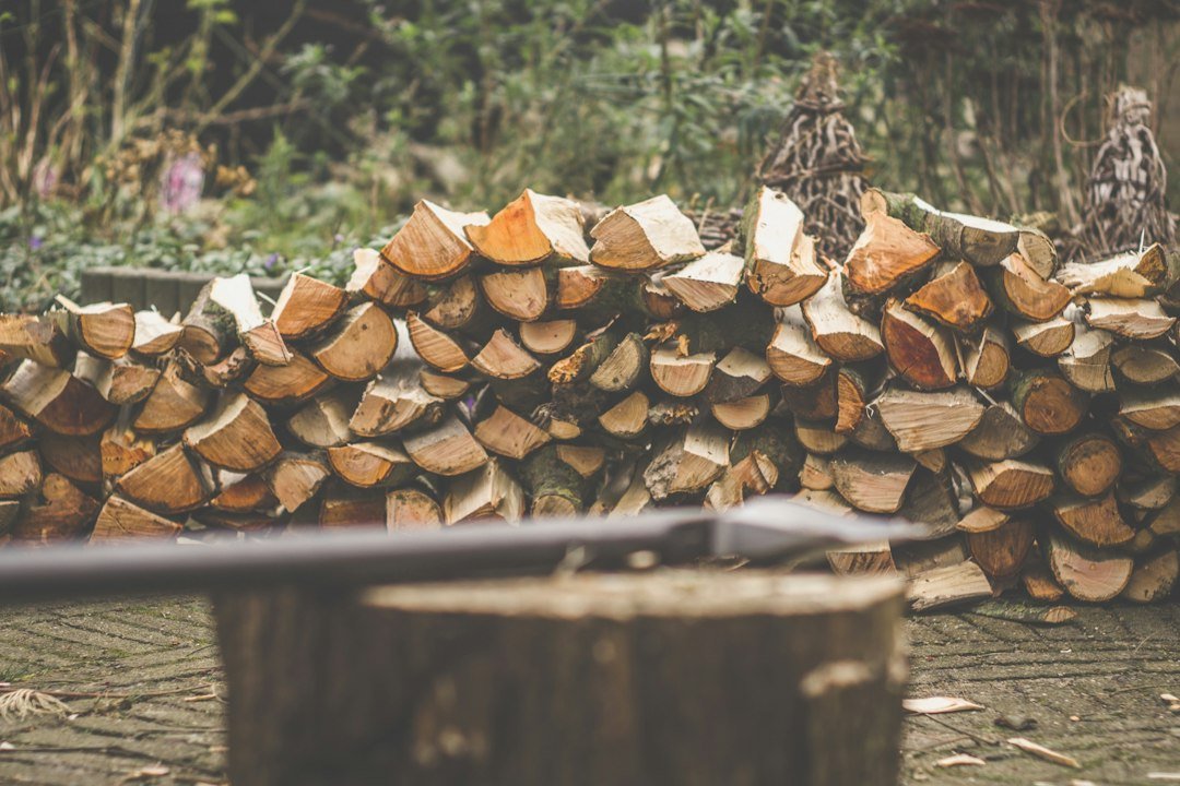 How to Stay Warm Off Grid During Winter